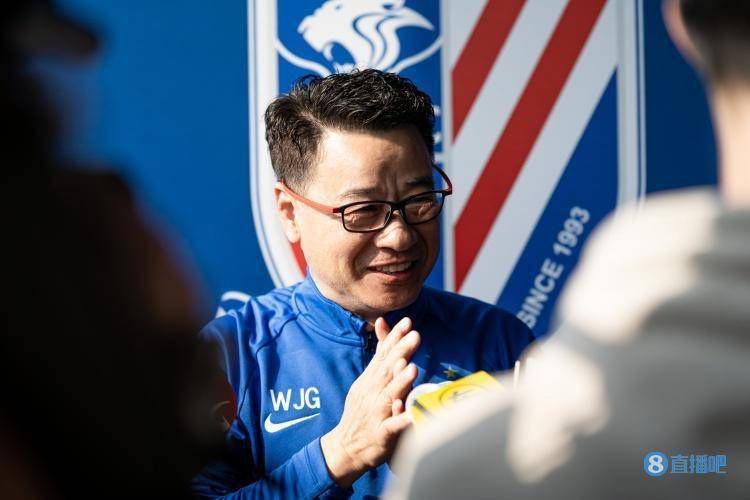 老三苏守仁脱口道：还有，现在就连咱们自己的人，估计也会因为苏若离的事情寒了心，孩子们还不知道有没有听说这件事，要是他们听说了，怕是心里也会多想吧......苏成峰黑着脸道：回去跟你们的孩子都说清楚。